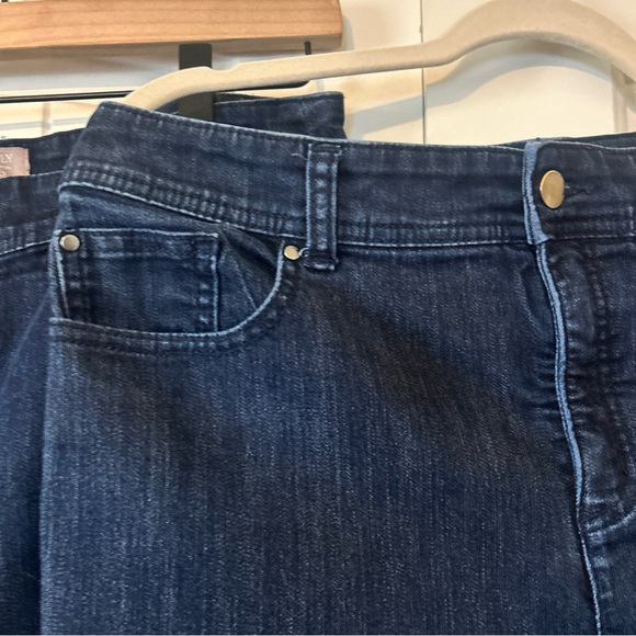 2 Pair Chico’s Fabulously Slimming Dark Wash Denim Jeans Sz 1 Short (Sz 8) - Picture 3 of 10